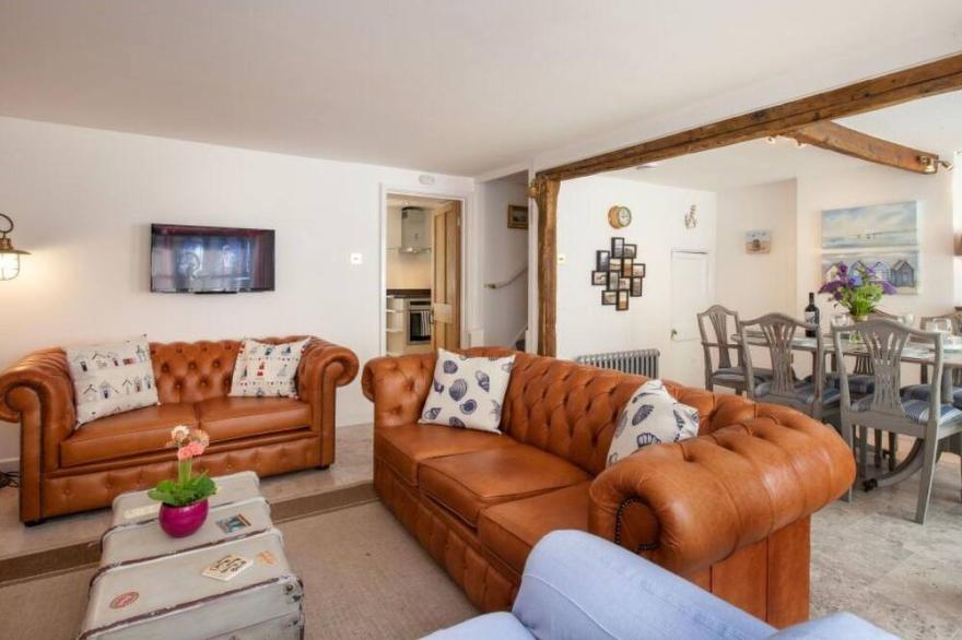 Wonderful private villa for 6 guests with TV and patio