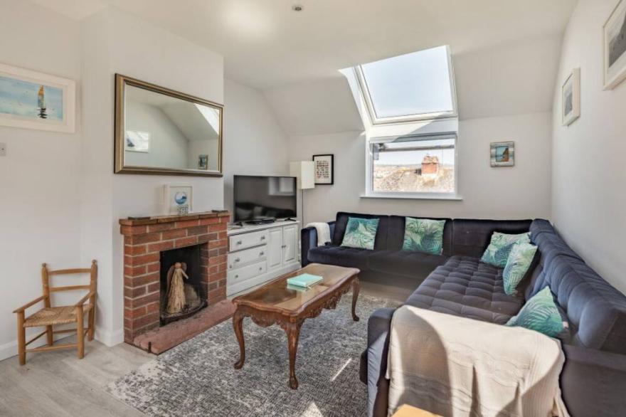 Stunning private villa for 8 guests with WIFI, TV, patio and parking