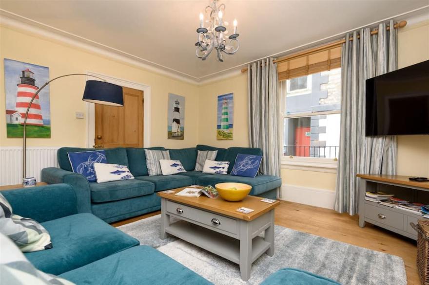 Delightful town centre cottage with parking space