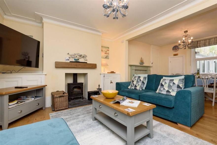 Delightful town centre cottage with parking space