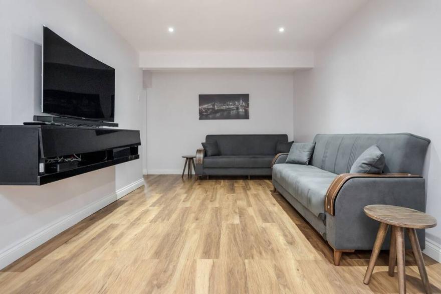 TMS Beautiful 4 Bedroom House!Dagenham!Freeparking