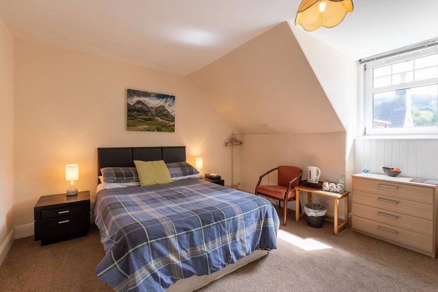 5 Bedroom townhouse in Aberfeldy centre.