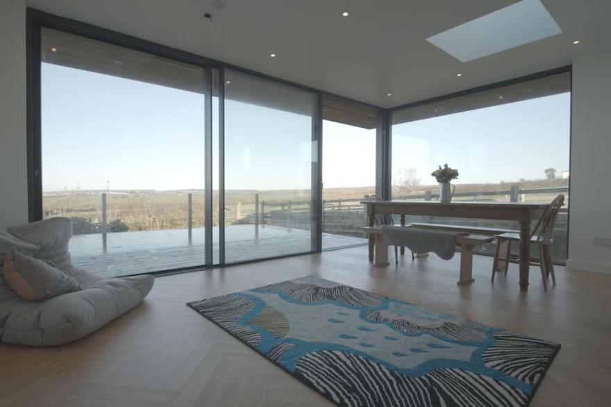 Spacious Cornish Cottage with a Modern Twist, Near Bude, Short Drive to Beach