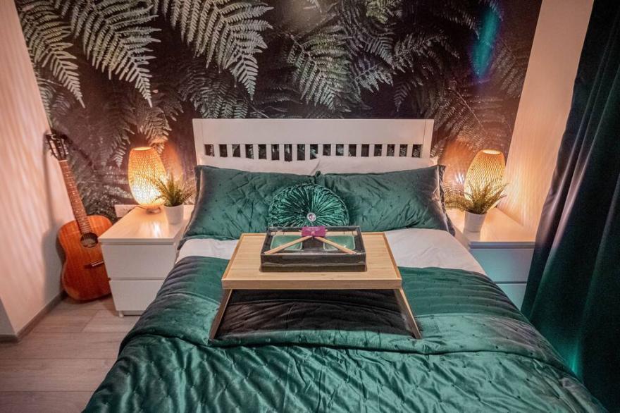 Forest Work & Relax Accommodation (Jungle Room)
