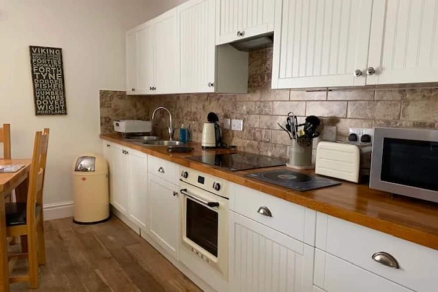Beach Approach Cottage - 30 steps from beach - Luxury - table tennis - Netflix S