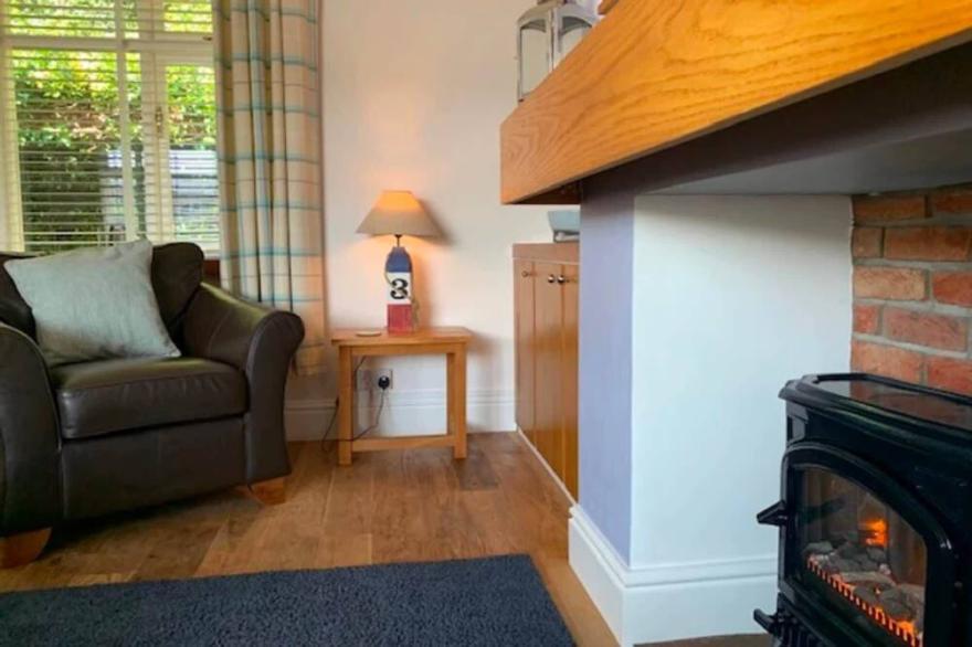 Beach Approach Cottage - 30 steps from beach - Luxury - table tennis - Netflix S