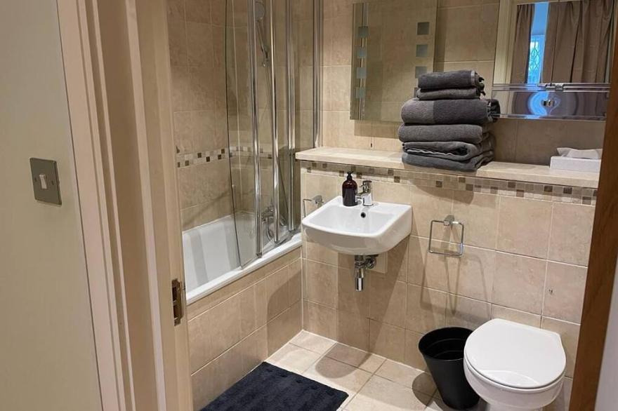 Beautiful2 bedroom period Debeauvoir Home