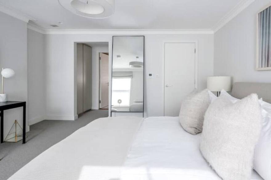 Modern Central Town House by Hyde Park | 2BR 2BA