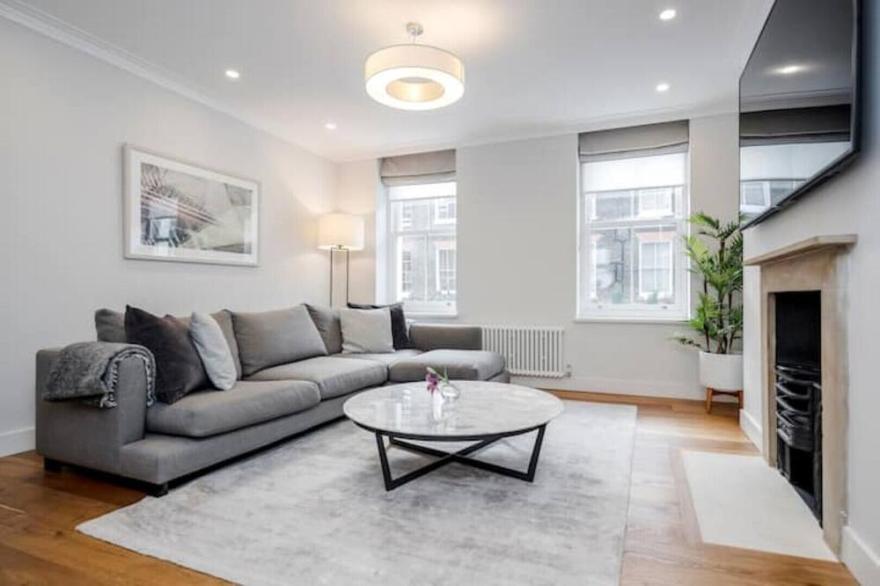 Modern Central Town House by Hyde Park | 2BR 2BA