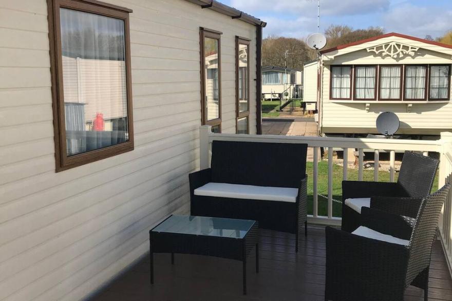 Family & Pet Friendly Park Home in in Stratford upon Avon near to the Cotswolds