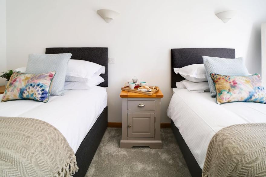Little Fourways, St Minver -stunning Property Sleeps 8+dogs