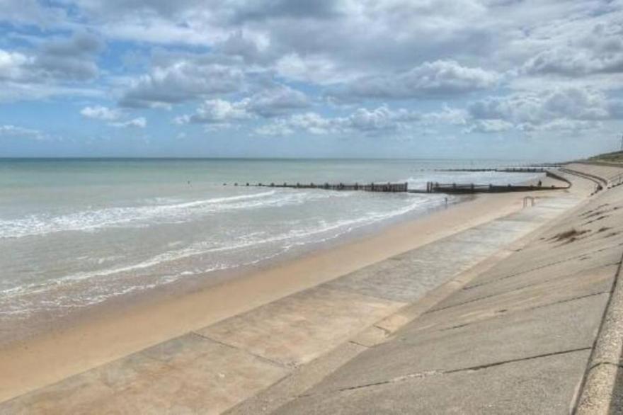 Norfolk Lavender Caravan - Sleeps 4 with Free WiFi and SKY TV.