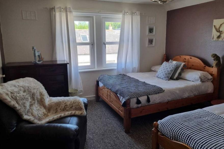 Cosy Farmhouse , Beautiful Views, Great for Families and Adults