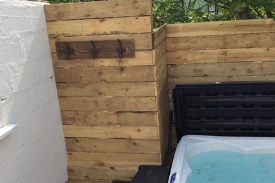 Pass the Keys | Luxury Cottage with Hot Tub near Secluded Beach