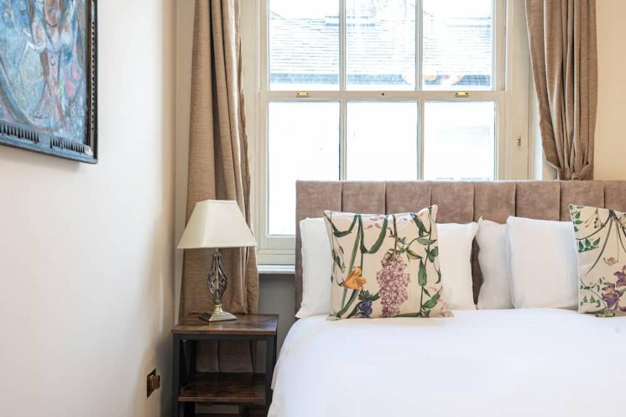 Stone Built Vintage Chic House in Knightsbridge