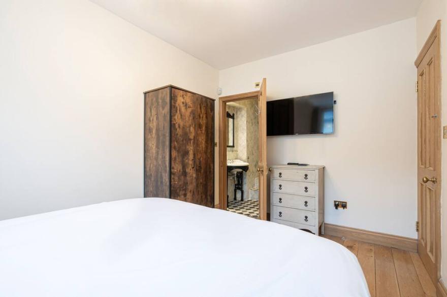 Stone Built Vintage Chic House in Knightsbridge