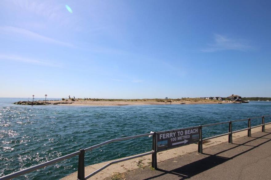 Harbourside -  a sandhills caravan that sleeps 4 guests  in 2 bedrooms