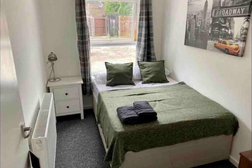 Nechellsleepzzz 10beds free parking. Wheel chair access