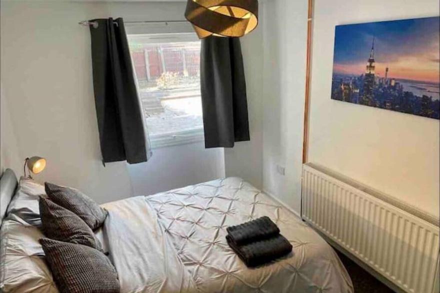 Nechellsleepzzz 10beds free parking. Wheel chair access