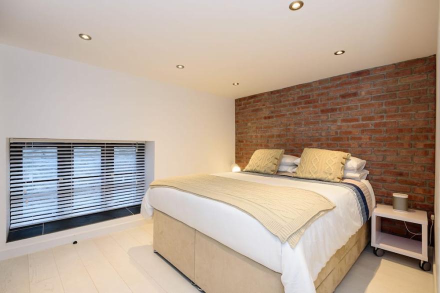 Modern apartment in the heart of Looe town
