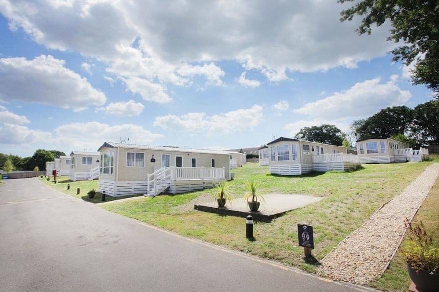 3 bedroom accommodation in Hamble