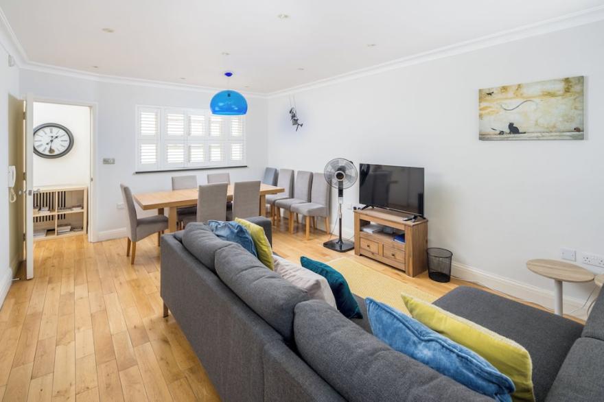 Spacious Quiet 4-bedroom/6-bed House With Garage 5min Walk to Paddington Station