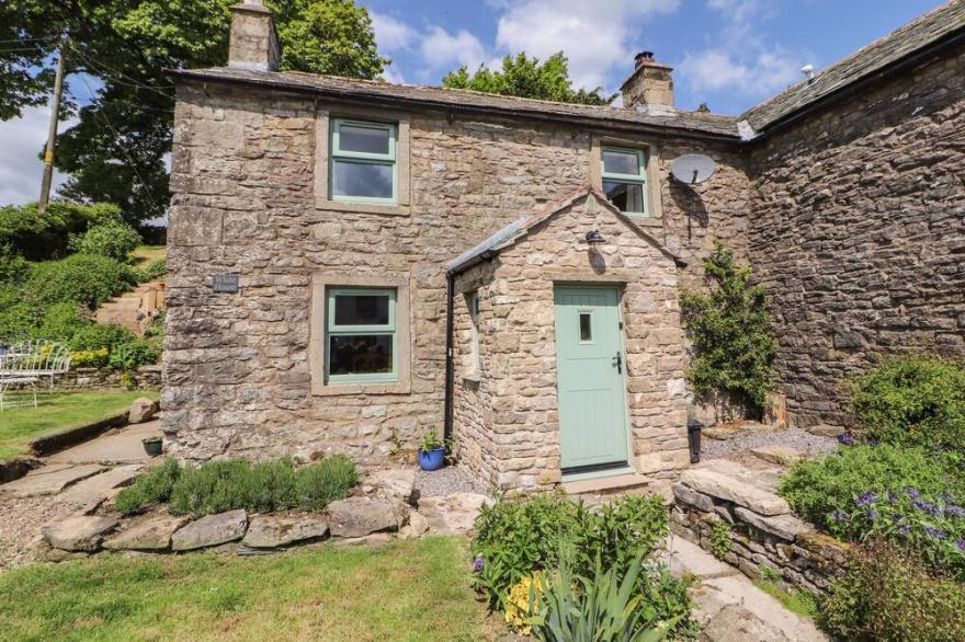 WHITE HOUSE, pet friendly, character holiday cottage in Shap