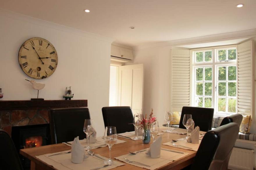 Chorister's Cottage, quiet location in Mevagissey, sleeps 6, garden & parking,