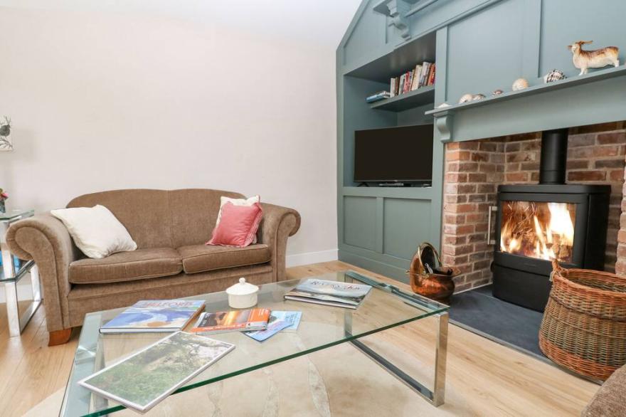GILLY SKYBER, pet friendly, with a garden in Mawgan