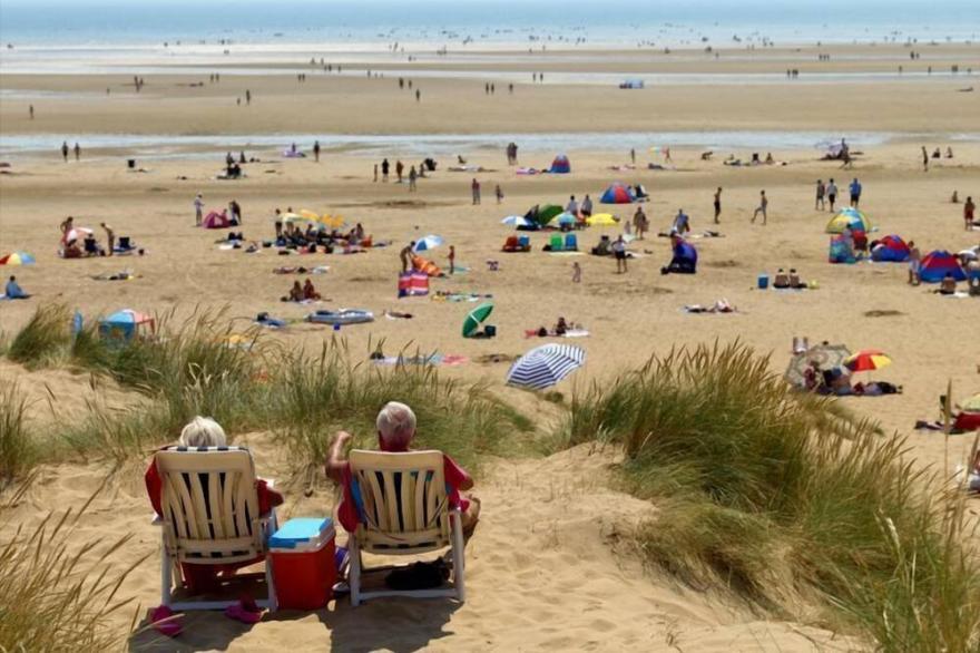 SBL70 - Camber Sands Holiday Park - Sleeps 8 - Close to swimming pools & facilities + Parking