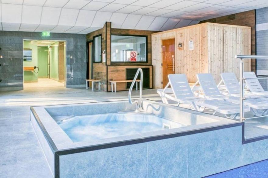 3 bedroom accommodation in Charmouth
