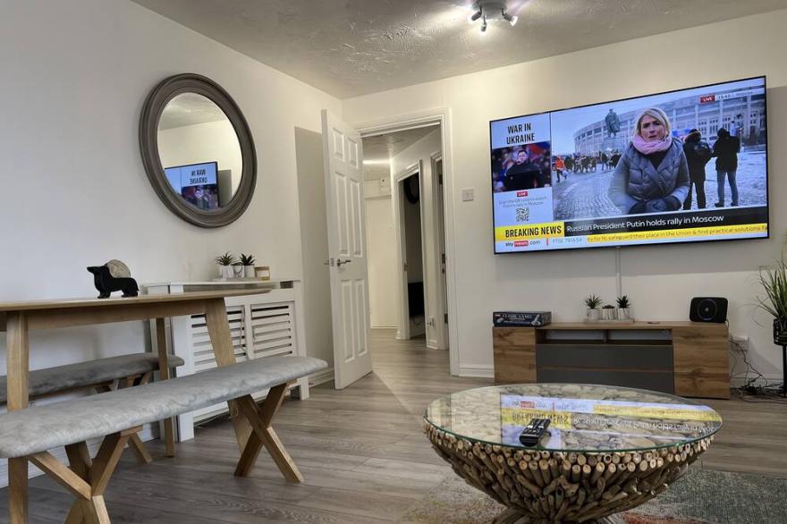 Impeccable 2-Bed Apartment in Erith