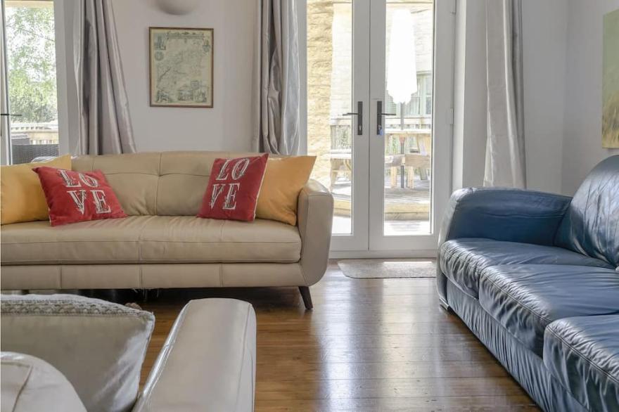 Cornerstone Cottage, Cotswolds, Spa, lakes, swimming pools, watersports, nature