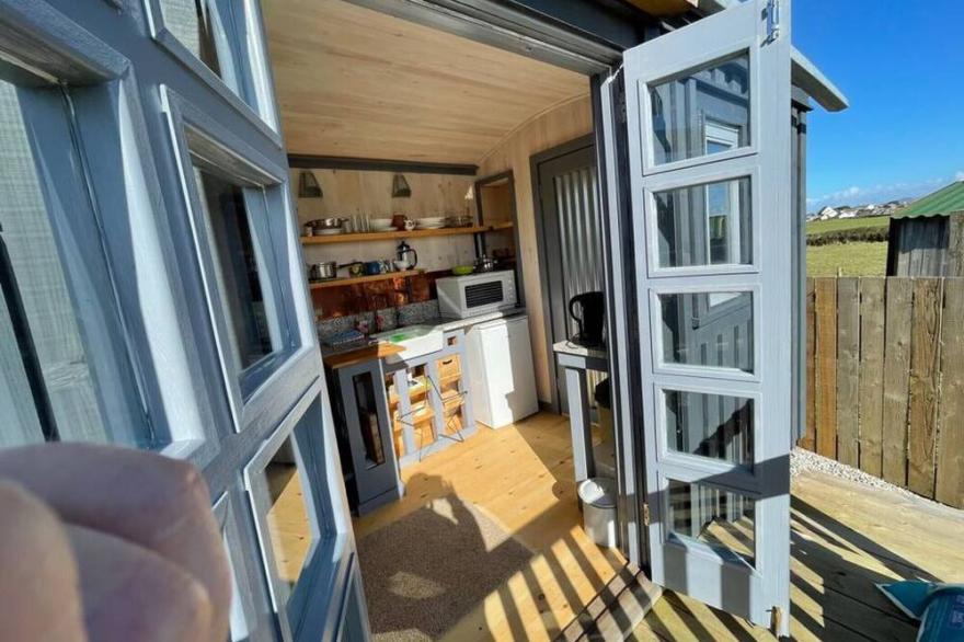Hidden Hut – Secluded Shepherds Hut Titagel
