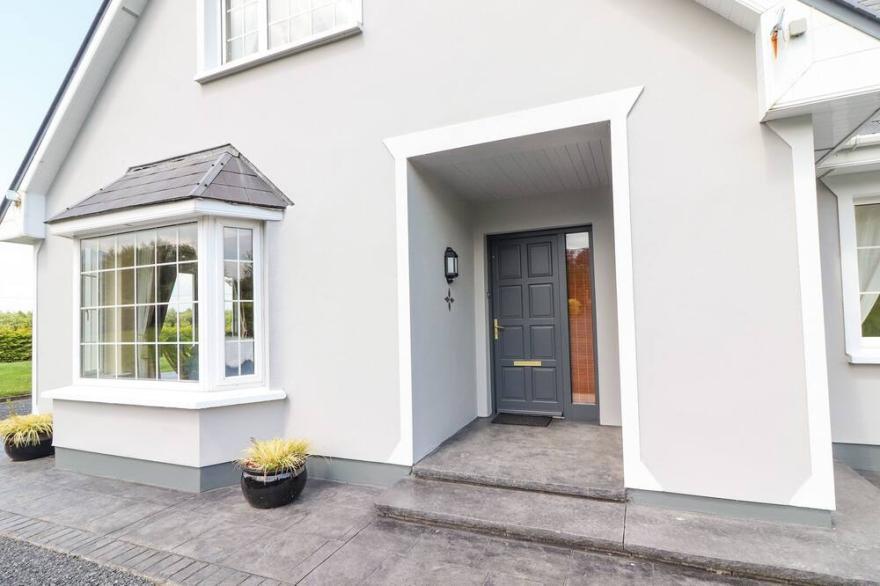 FERN VIEW HOUSE, family friendly in Beaufort, County Kerry