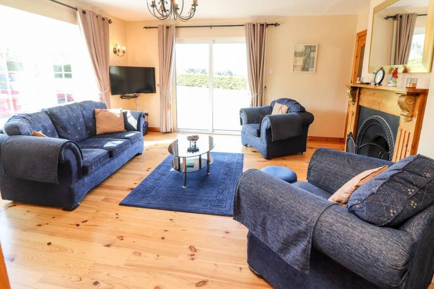 FERN VIEW HOUSE, family friendly in Beaufort, County Kerry