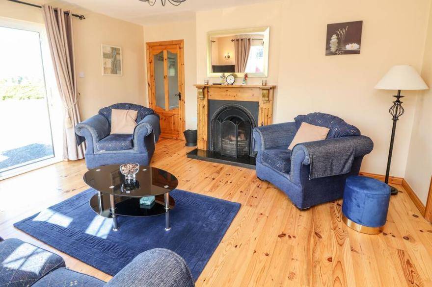 FERN VIEW HOUSE, family friendly in Beaufort, County Kerry
