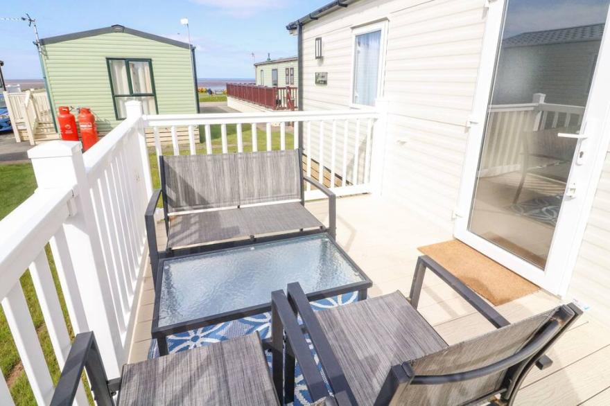OLIVIA'S RETREAT, pet friendly, country holiday cottage in Heysham