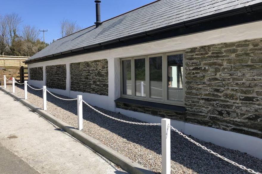 Stunning North Cornwall barn conversion close to the action, away from the crush