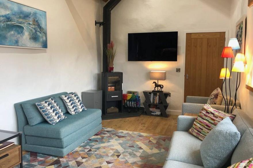 Stunning North Cornwall barn conversion close to the action, away from the crush