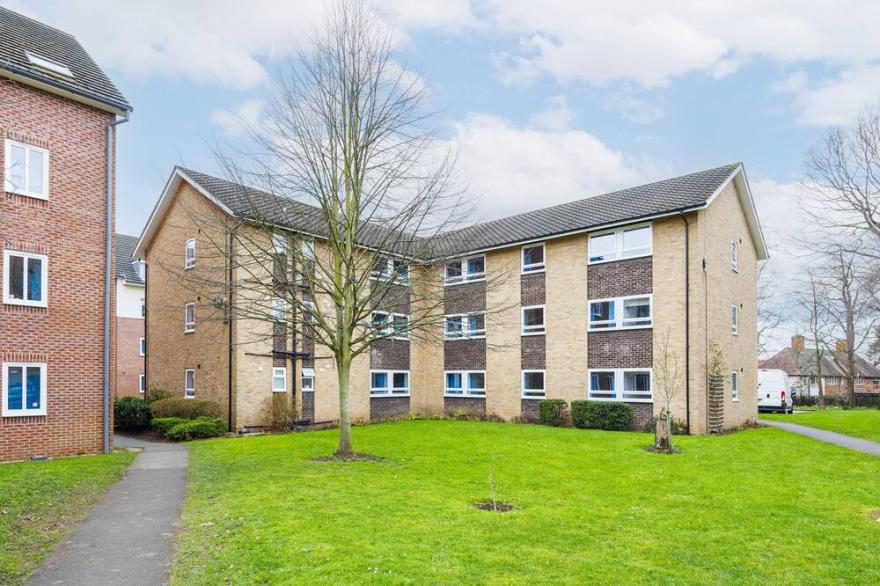 Charming Room Near Highfields Park