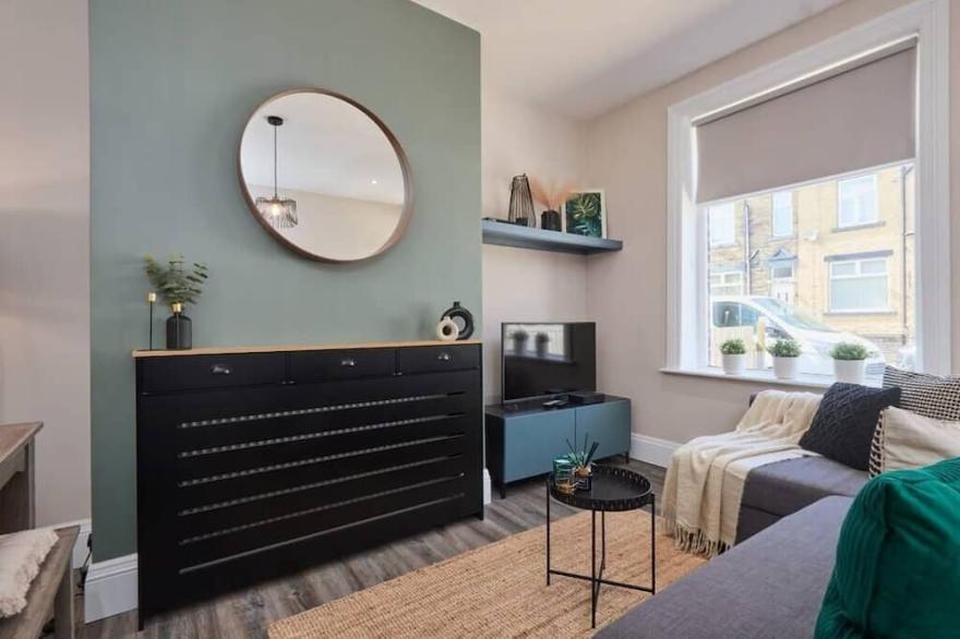 10%OFF| 3 Nights | Leeds | Bradford | Free Parking