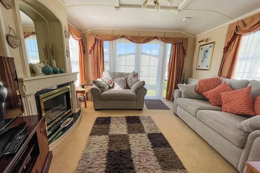 Brilliant 6 berth caravan for hire at Sunnydale Park in Skegness ref 35076AF