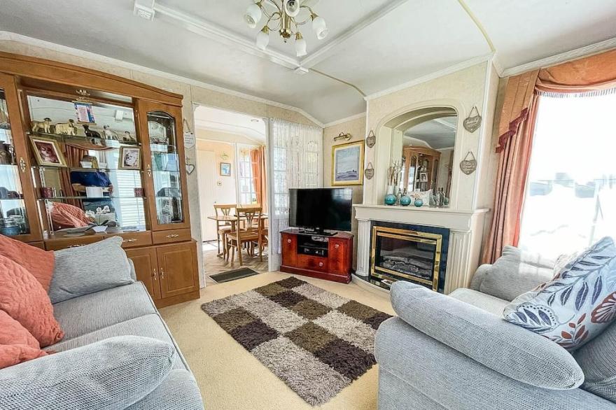 Brilliant 6 berth caravan for hire at Sunnydale Park in Skegness ref 35076AF