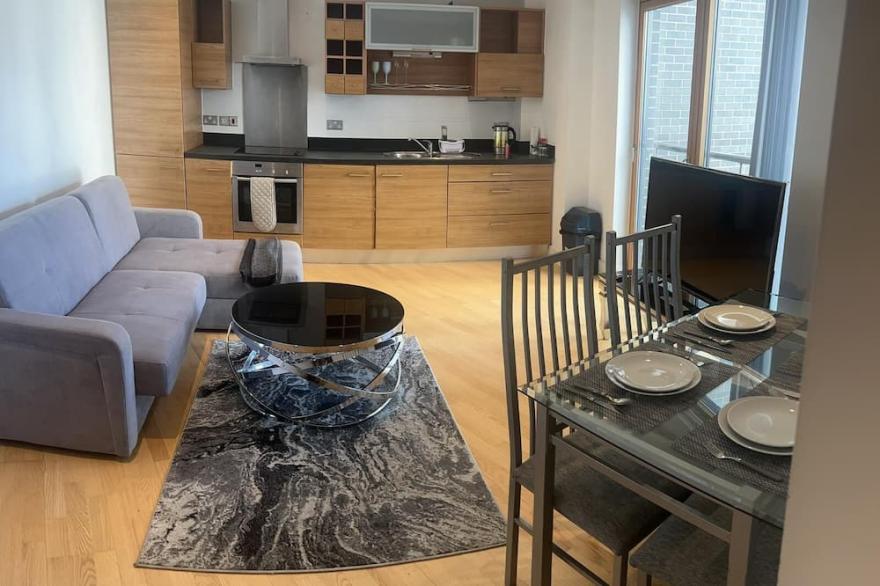 1 bedroom apartment with amazing Leeds dock view.