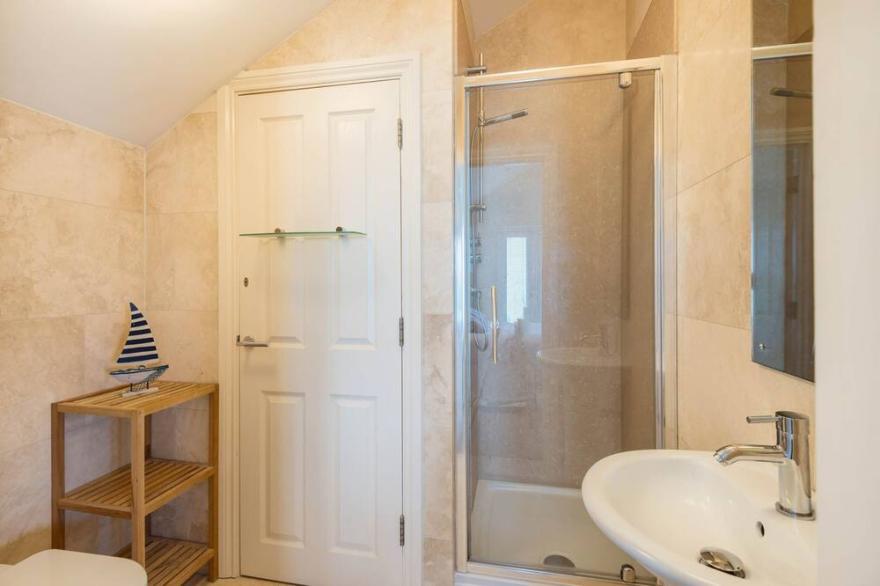 Sea Gem with views of Port Gaverne and the sea