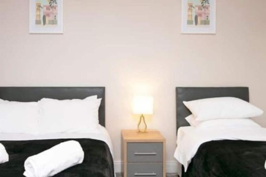 SPS Homes. Spacious and cosy house close to city centre
