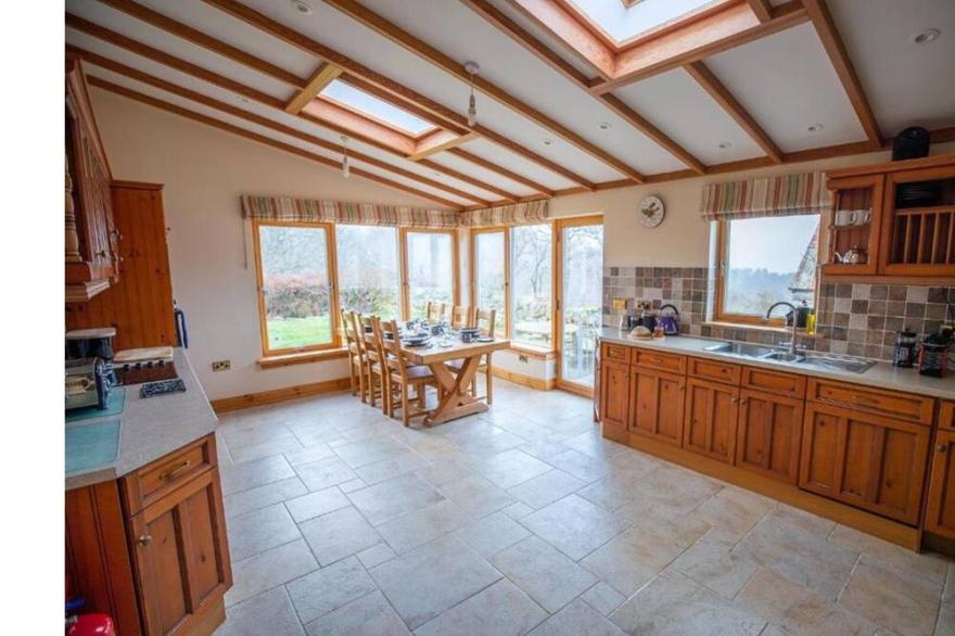 Rural retreat with 3 double bedrooms. Access via 1 mile of bumpy farm track.