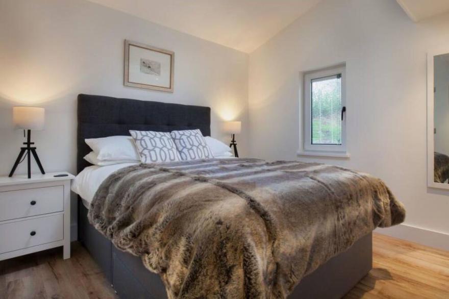 Beautiful private villa for 4 people with TV, patio and parking
