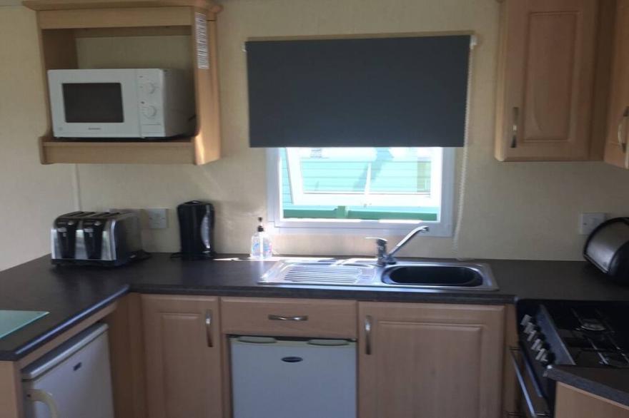 3 bedroom caravan overlooking fishing lake.<br>Beautiful views of countryside.<br><br>